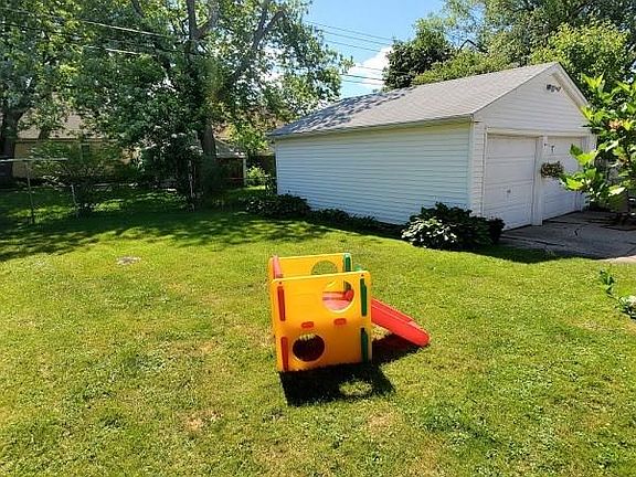 3rd image of 125 Foisset Ave