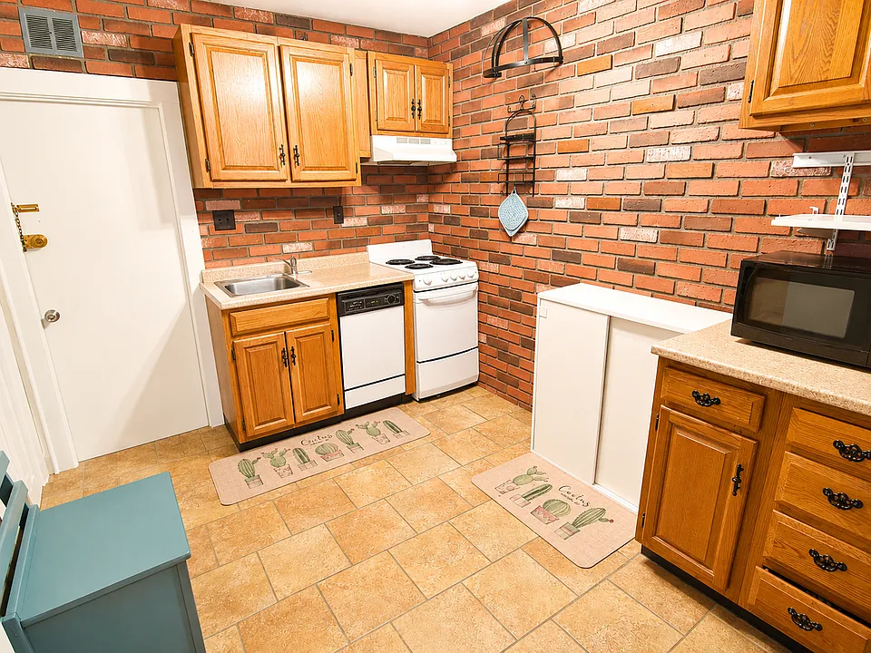 120 Amory St #B2