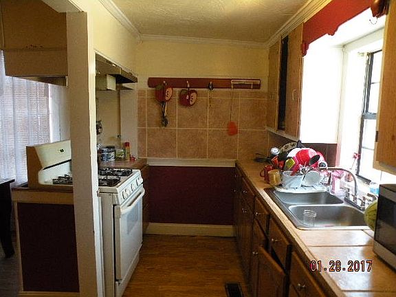 4th image of 820 Hillcrest Ave