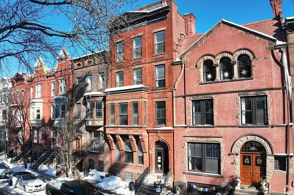 441 State St — Photo 4