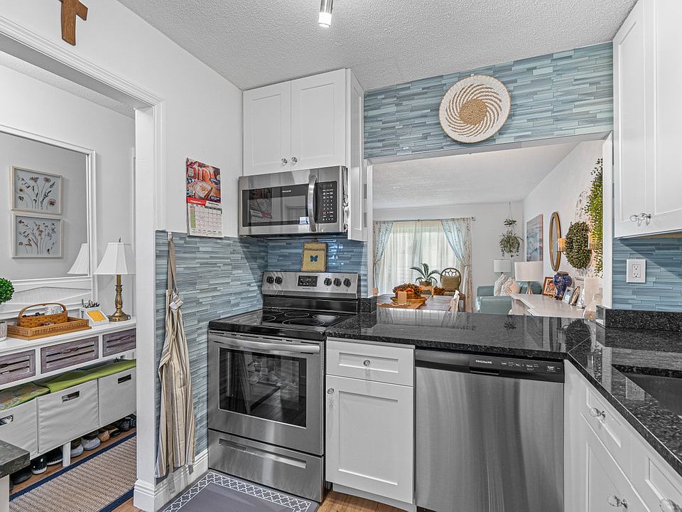 1st image of 2855 Garden Dr S