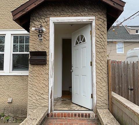 4th image of 790 McLean Ave #1