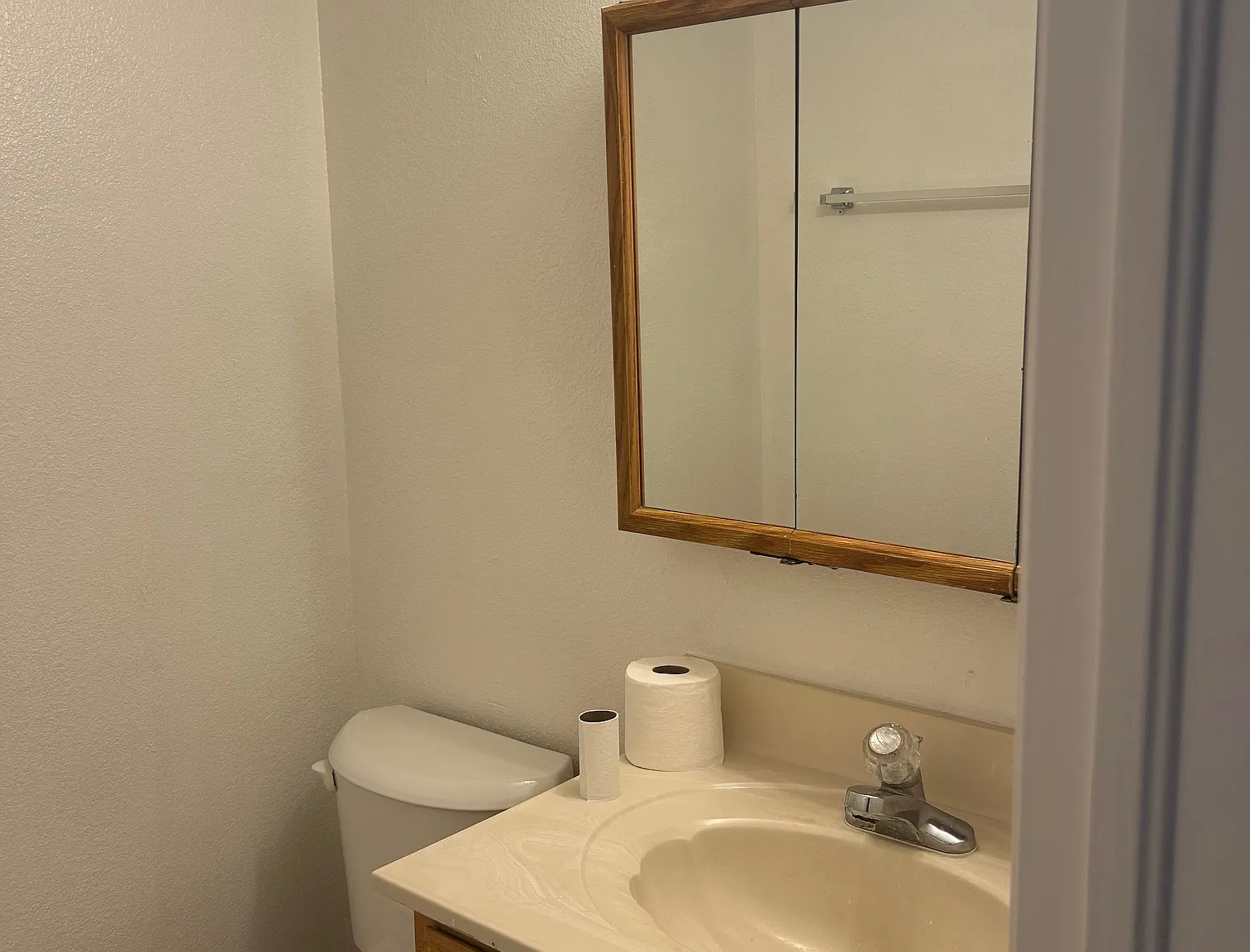 2 bed, 1.5 bath, 900 sqft, $1,150 — Photo 2