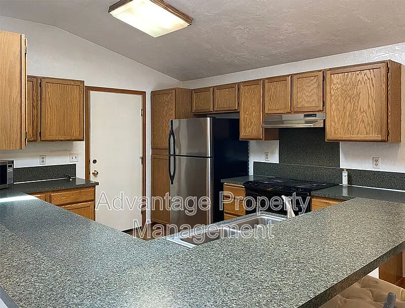 2 bed, 2.0 bath, 1217 sqft, $2,350 — Photo 3