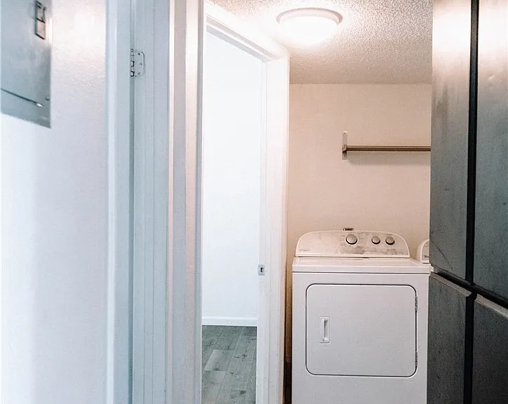 217 E I St — Photo 8