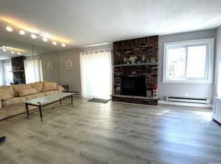 69 Federal Ln, Coram, NY 11727