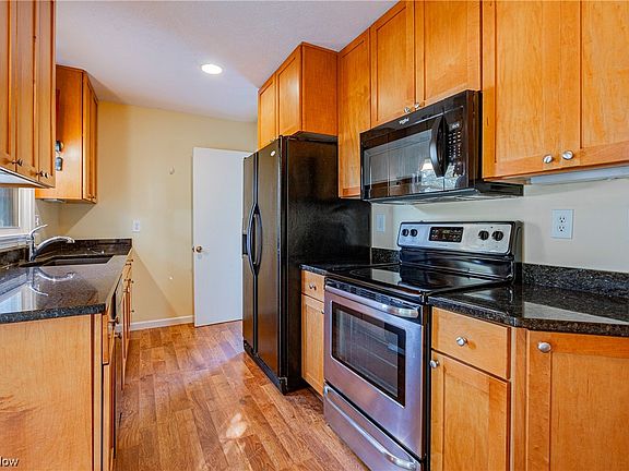 5th image of 1580 Berendo Ave