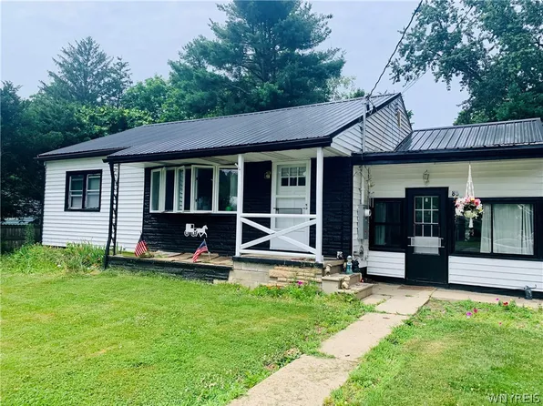 85 Torrance Pl, Gowanda, NY 14070