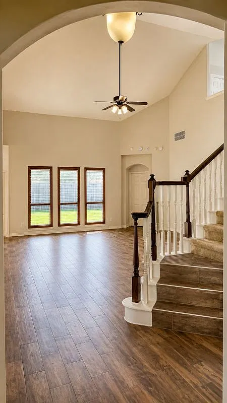 4 bed, 3.5 bath, 3208 sqft, $2,800 — Photo 4
