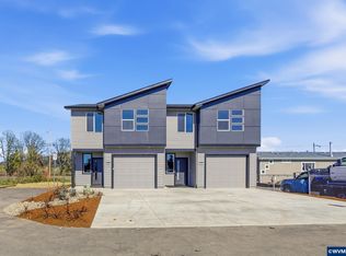 300 & 302 Seven Oaks Ln, Lebanon, OR 97355