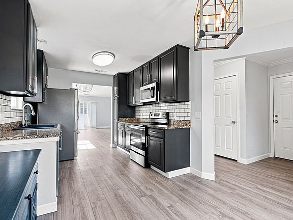 5th image of 705 Luria Ln
