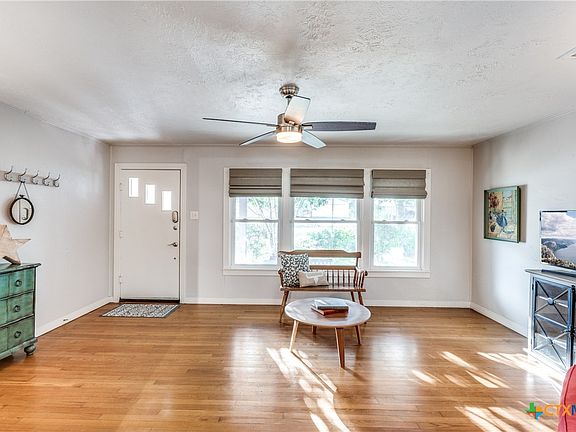 4th image of 1220 Lee St