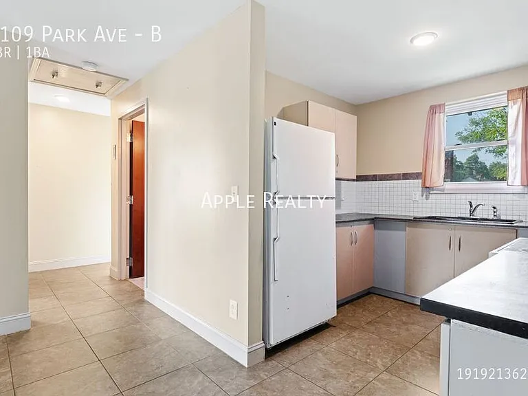 1109 Park Ave #B — Photo 4