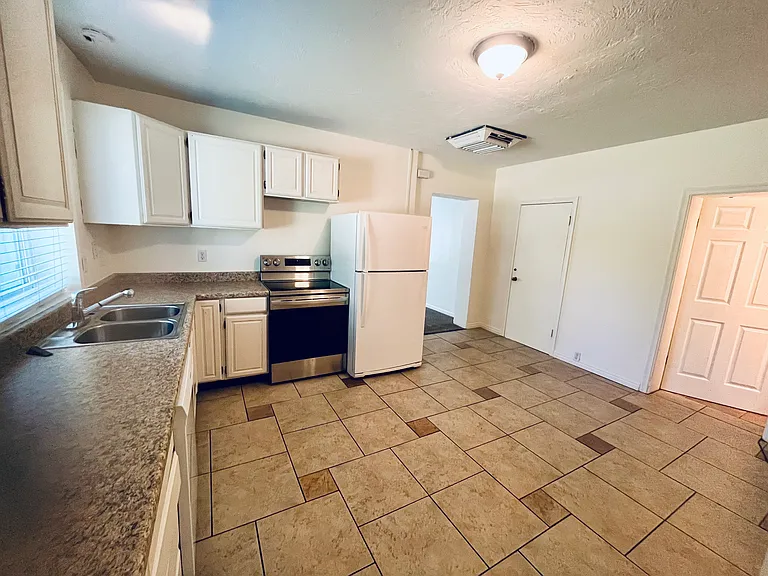 722 W 400 N — Photo 2