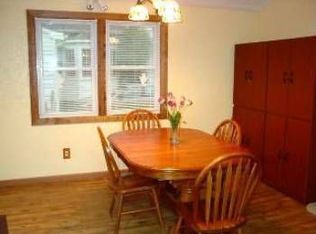 122 Windsor Dr, Rossford, OH 43460