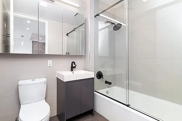 Rented by Kahen Properties | media 23