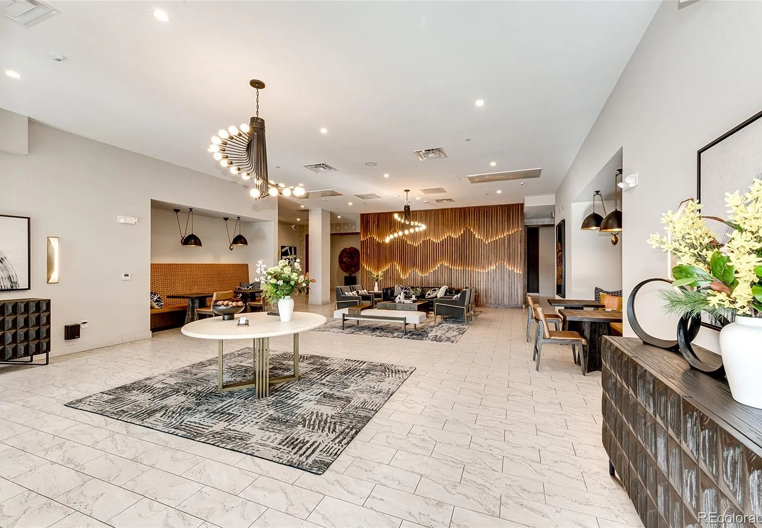 Encore Cr Condos — Photo 3