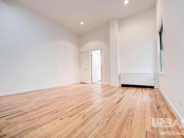 123 Bank Street image 1 of 9