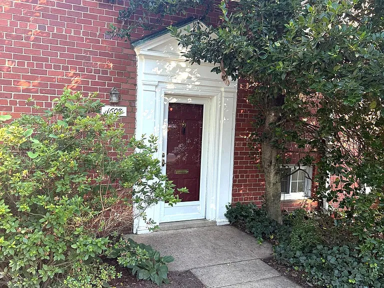 1608 Mount Eagle Pl — Photo 1