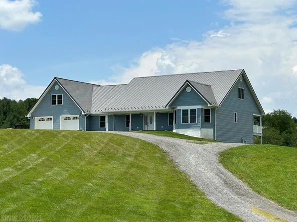 305 McGavock Ln, Max Meadows, VA 24360
