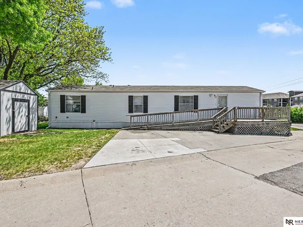 910 W 6th St Trailer 23, Papillion, NE 68046