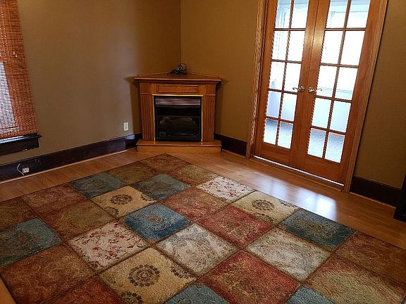 Living room w/ gas fireplace