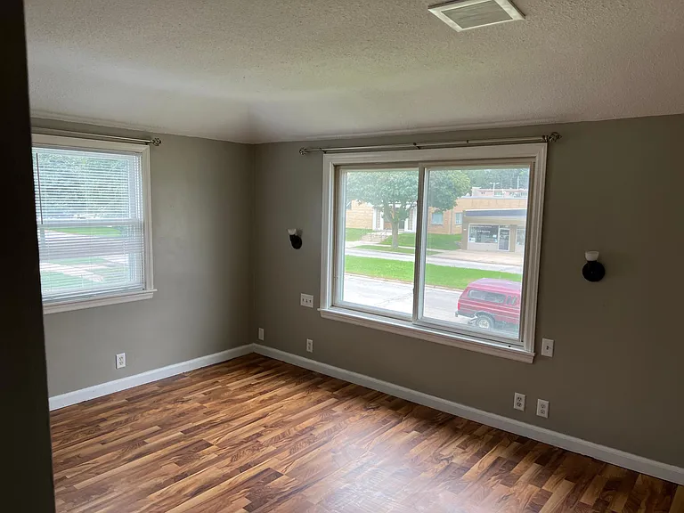 1226 E Howard Ave — Photo 9