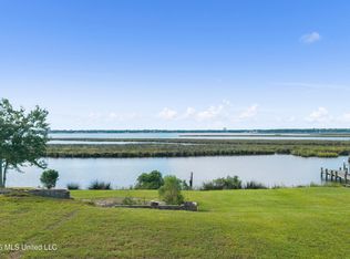 2523 S Shore Dr, Biloxi, MS 39532