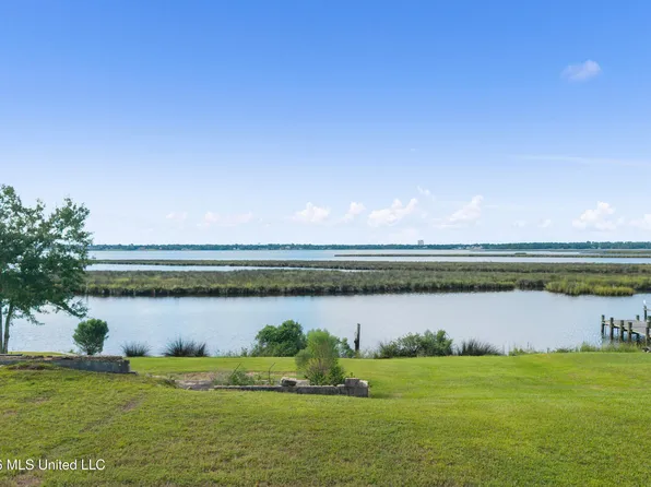 2523 S Shore Dr, Biloxi, MS 39532