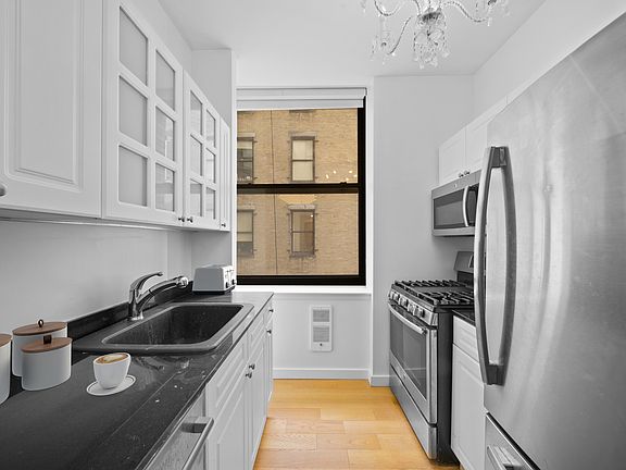 3rd image of 1 West St APT 2103