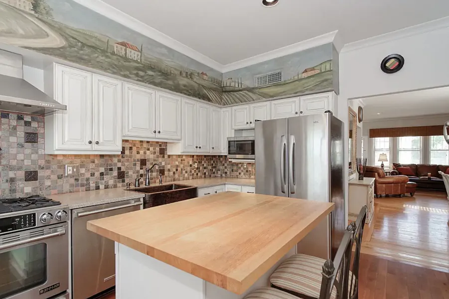 76 King St #2-A