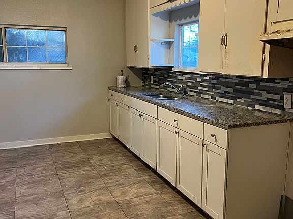 4th image of 1639 Thorain Blvd
