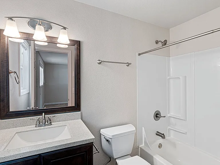 Bayshore Vista Apartments — Photo 16