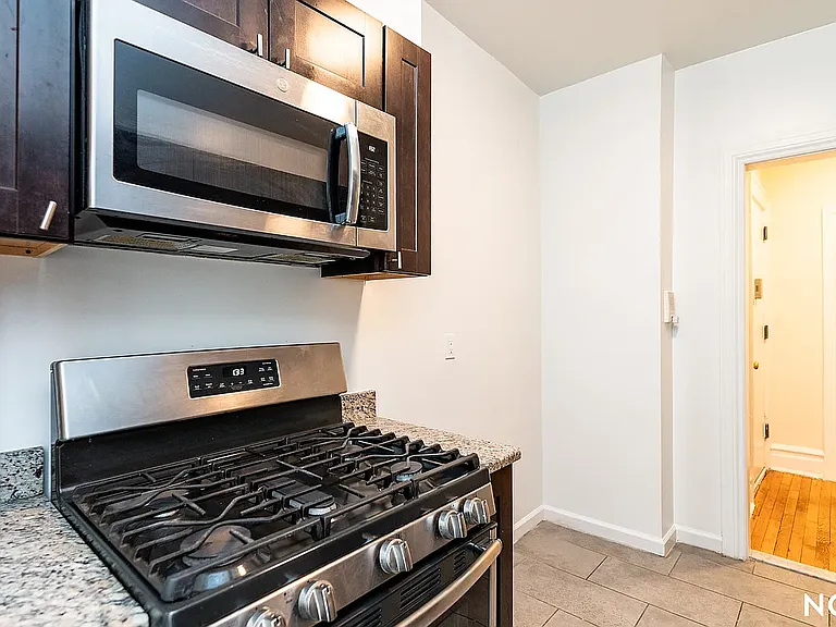 11921 Metropolitan Ave #4N — Photo 8