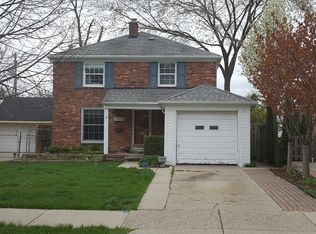 1227 Roslyn Rd, Grosse Pointe Woods, MI 48236