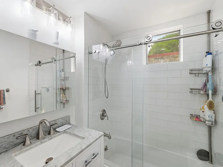 585 Franklin St #6 — Photo 17