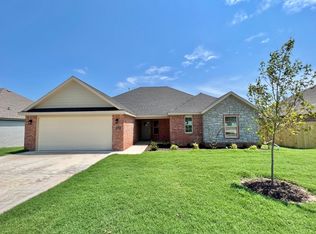 1022 Sugar Pine St, Tontitown, AR 72762