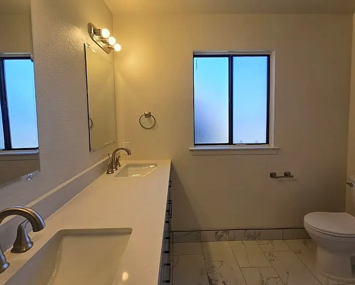 3233 Stanford Ave — Photo 40