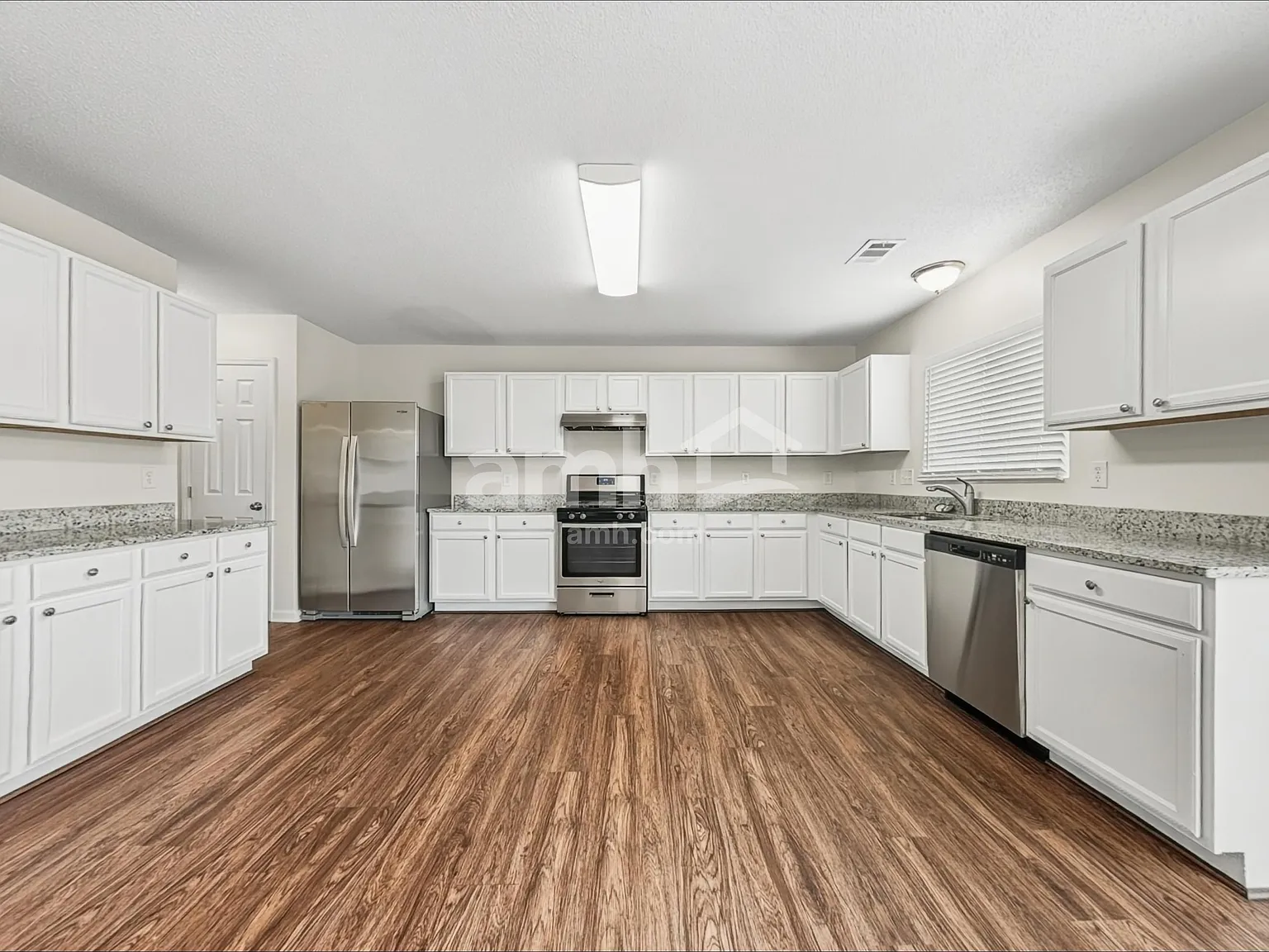 3 bed, 2.5 bath, 2208 sqft, $2,245 — Photo 3