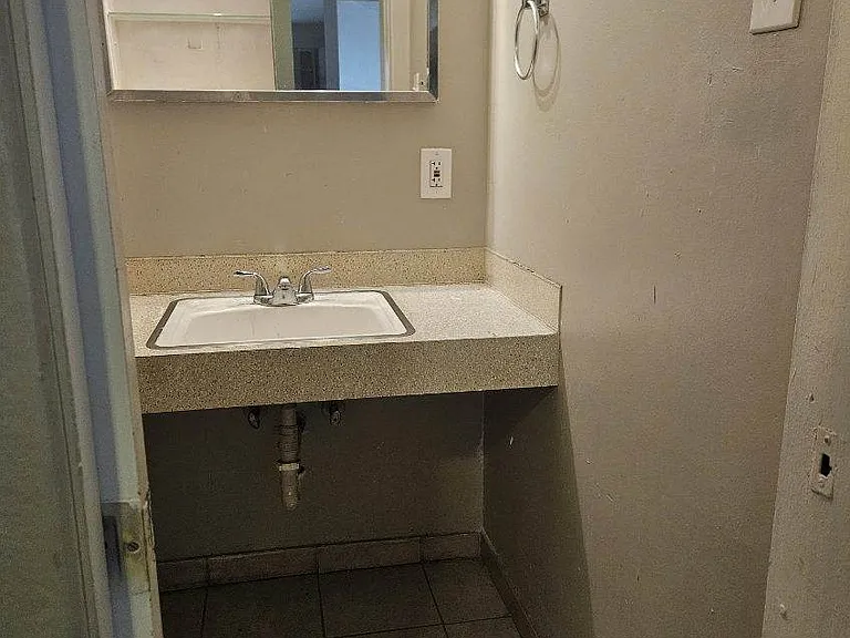 1363 Yosemite St #16 — Photo 6