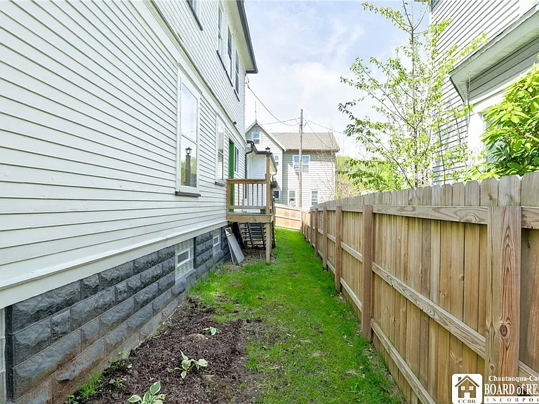 98 Forest Ave — Photo 48