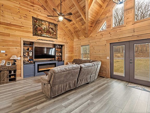 5th image of 179 Passage Ln