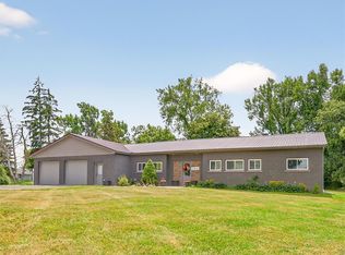 11084 Maple Ridge Rd, Medina, NY 14103