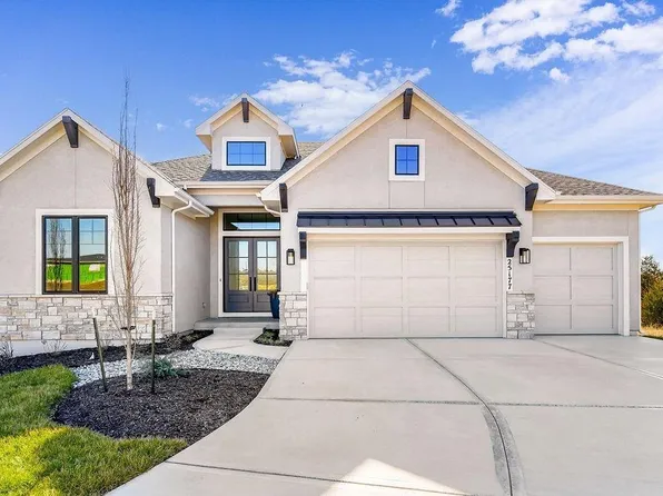 7143 Westgate St, Shawnee, KS 66216