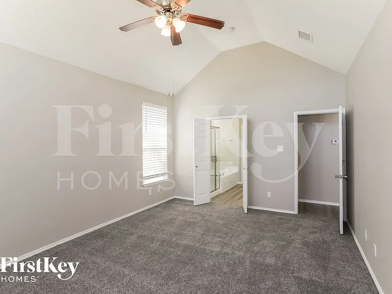 5210 Orlando Cir — Photo 8