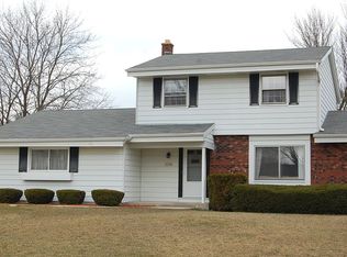 15430 W Harcove Dr, New Berlin, WI 53151