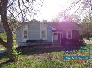 10805 Hillcrest Rd, Kansas City, MO 64134