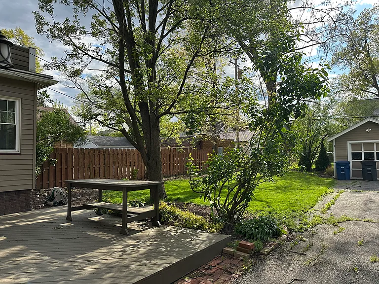 1634 Chesterland Ave — Photo 20