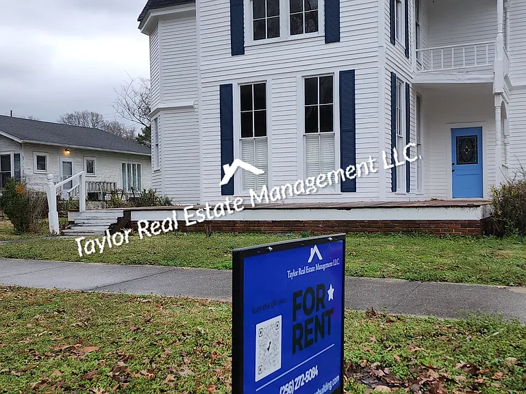1100 N Montgomery Ave — Photo 1