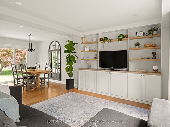 5th image of 262 Chalmers St